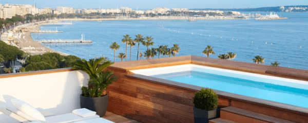 terrasse avec piscine cote d'azur